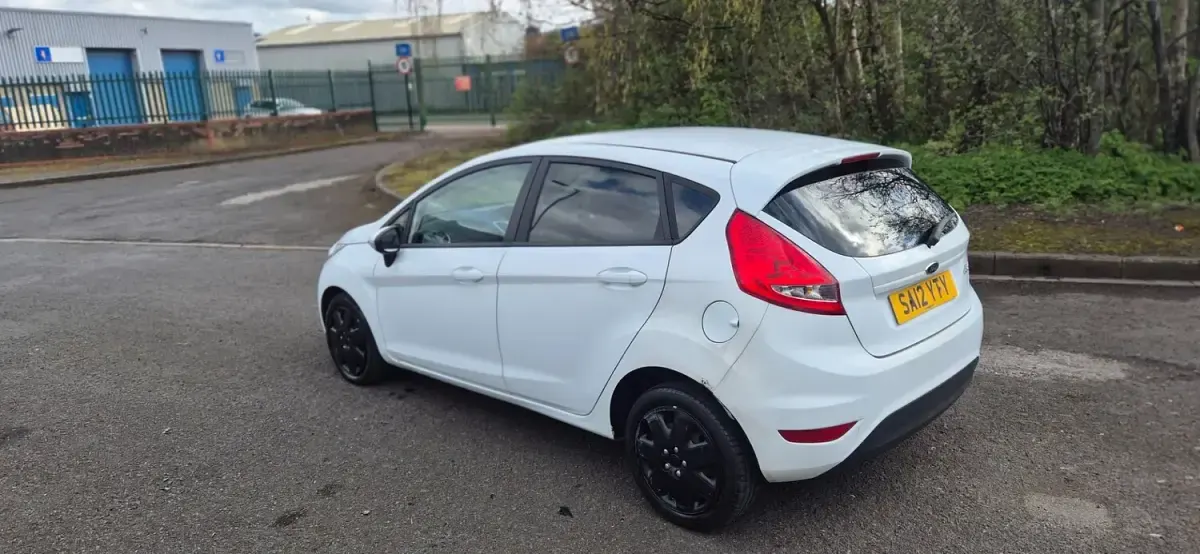 Used Ford Fiesta 82 HP (60 kW) 2012 White Hatchback