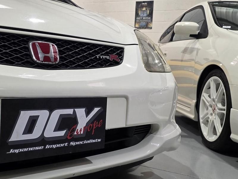 Used Honda Civic Type R 212 HP (155 kW) 2002 White Hatchback