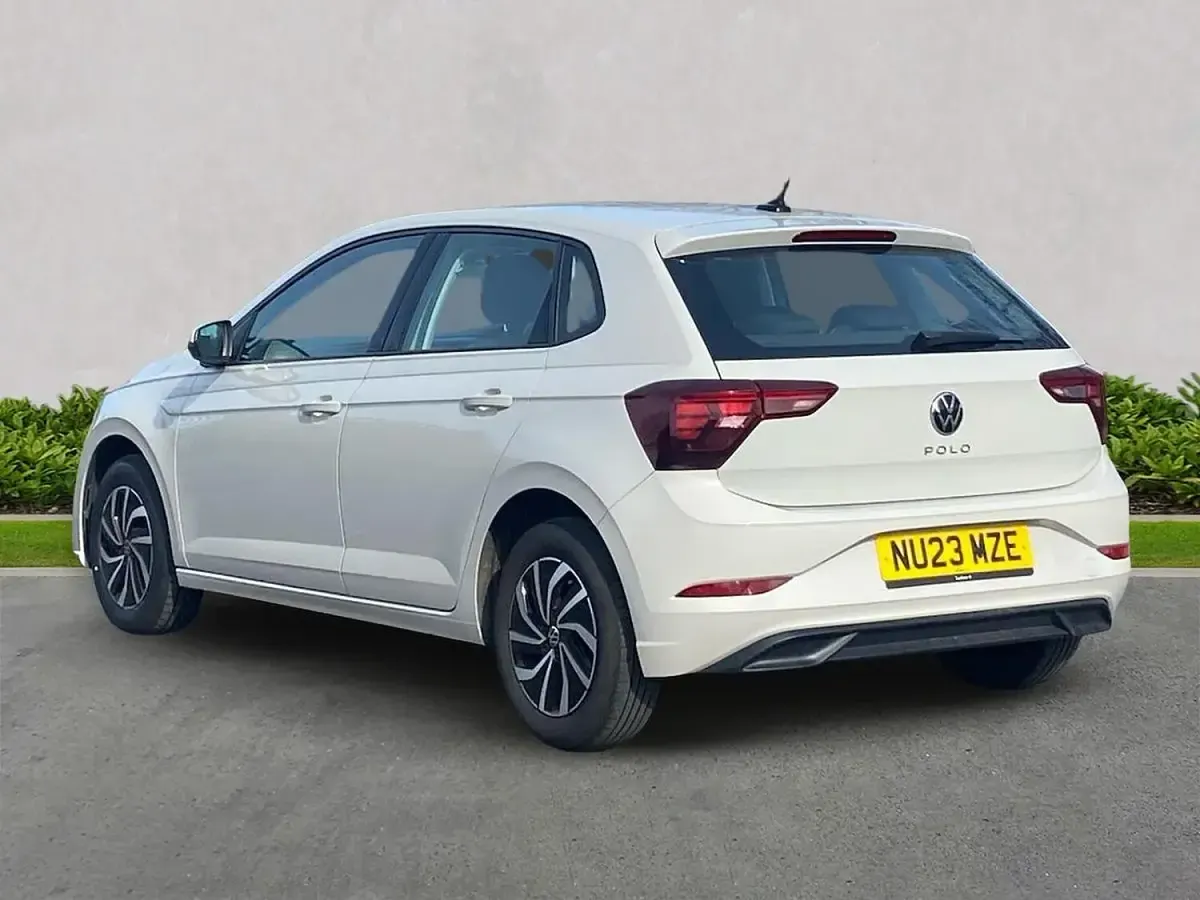 Begagnad VW Polo Life 95 HK (69 kW) 2023 Grå Halvkombi