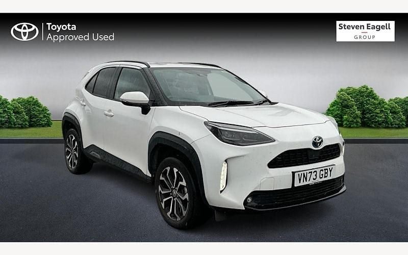 Used 2025 Toyota Yaris Hybrid Design Estate | £21,306 (Good price) - Image 1/3