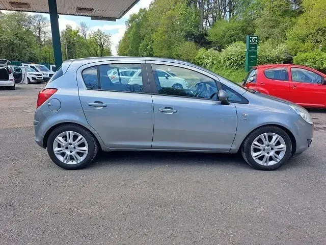 Usado Vauxhall Corsa 100 HP (73 kW) 2010 Preto Citadino