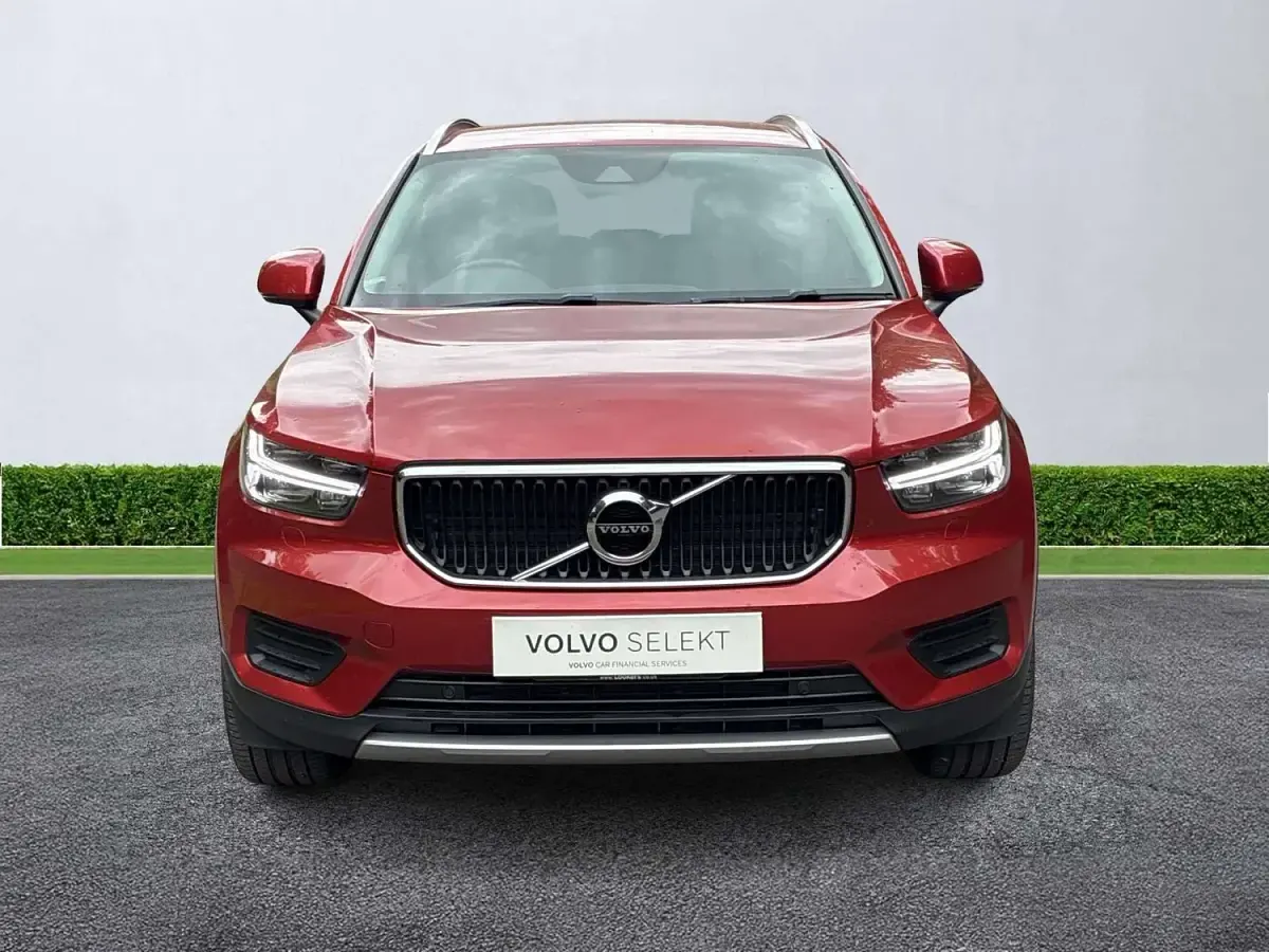 Used Volvo XC40 Momentum 150 HP (110 kW) 2019 Red SUV