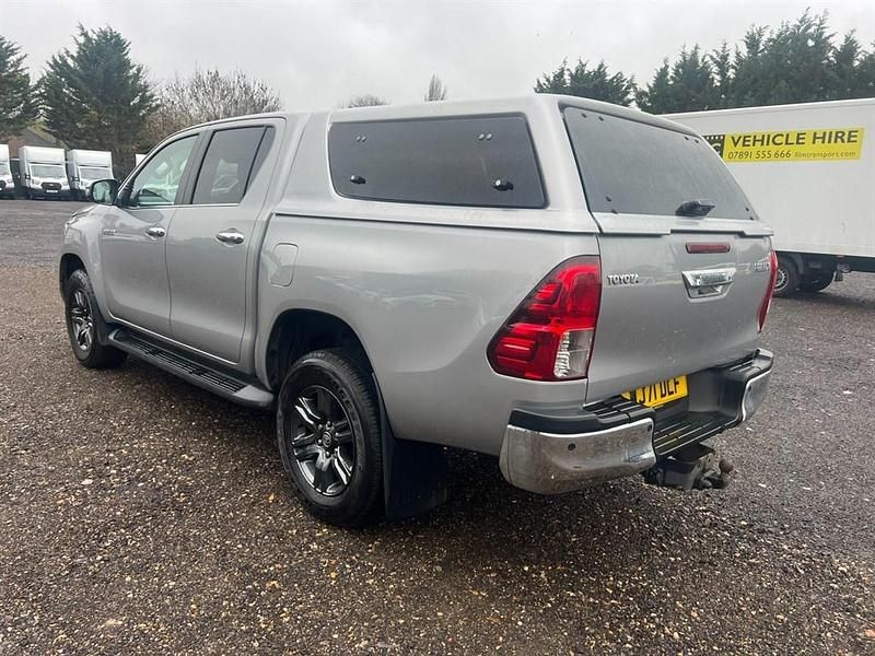 Used Toyota HiLux 147 HP (108 kW) 2021 Silver Pickup
