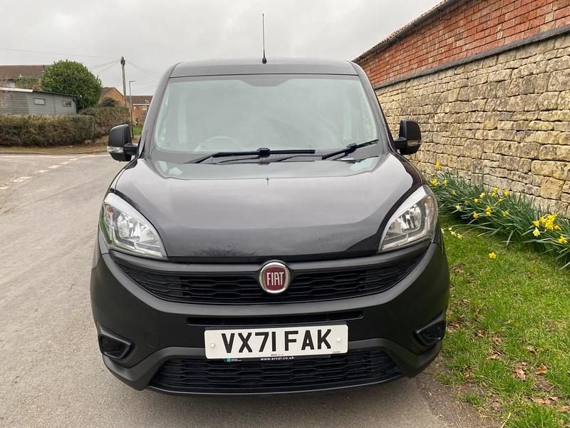 Used Fiat Doblò 2021 Black MPV