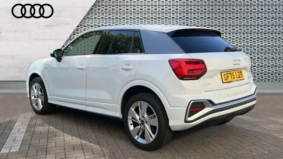 Usado Audi Q2 S-Line 150 CV (110 kW) 2025 Blanco SUV