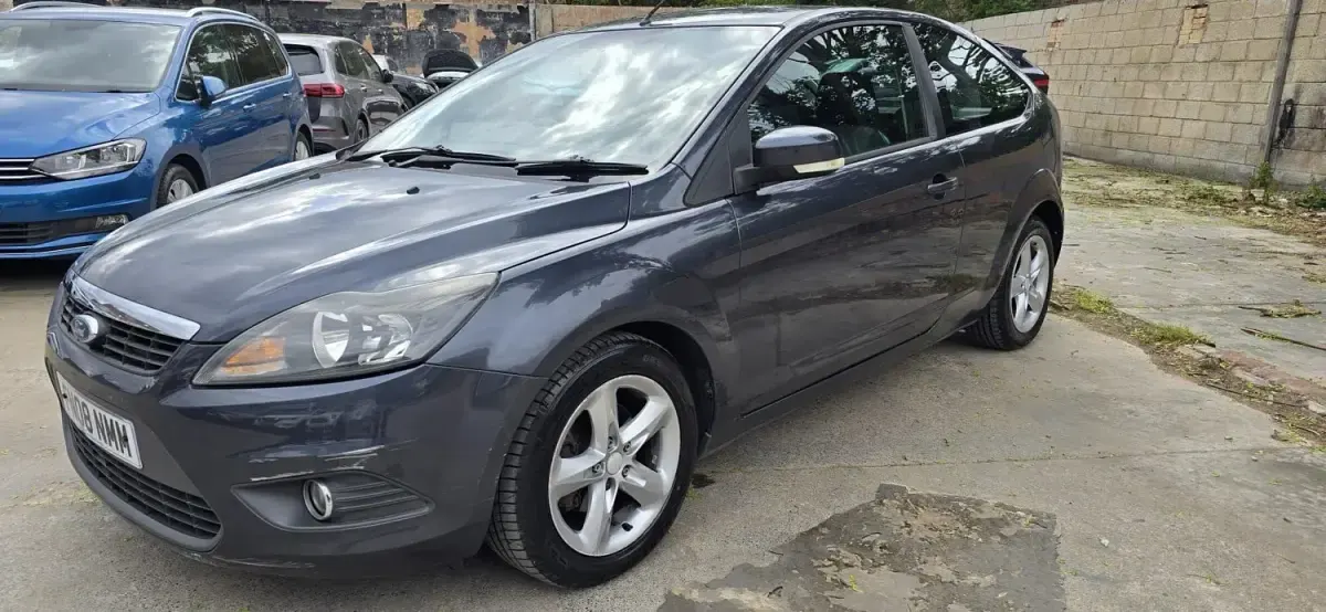 Begagnad Ford Focus Zetec 2008 Grå Halvkombi