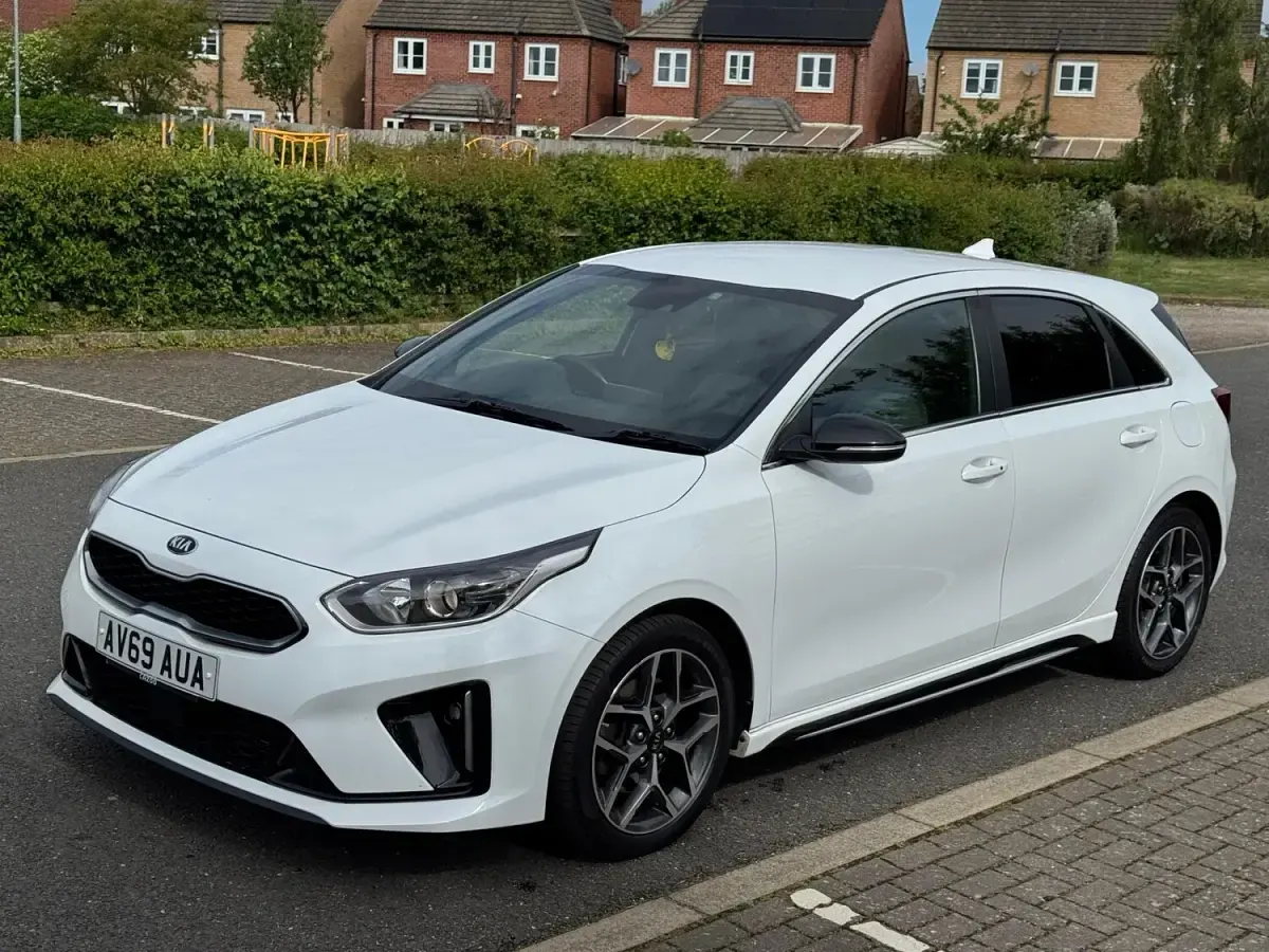Käytetty Kia Ceed GT-Line 134 HP (98 kW) 2019 Valkoinen Viistoperä