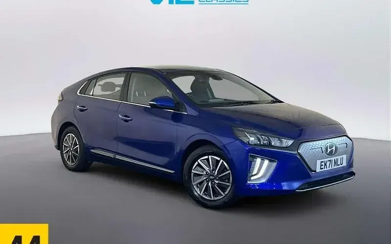 Begagnad Hyundai Ioniq Premium 100 kW (136 HK) 2021 Halvkombi