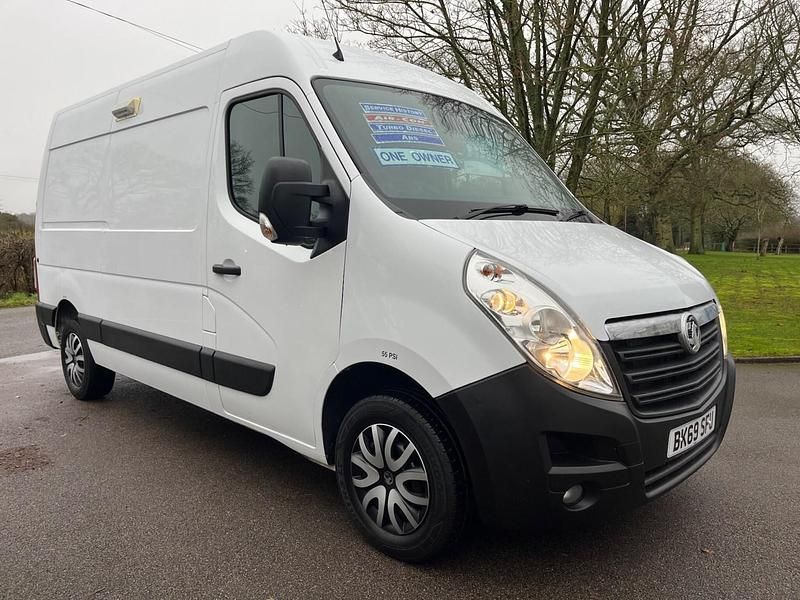 Used Vauxhall Movano 130 HP (95 kW) 2019 White MPV