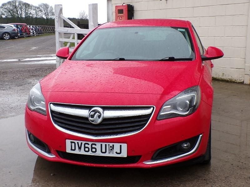 Second-hand Vauxhall Insignia SRi 170 CP (125 kW) 2016 Roșu Hatchback