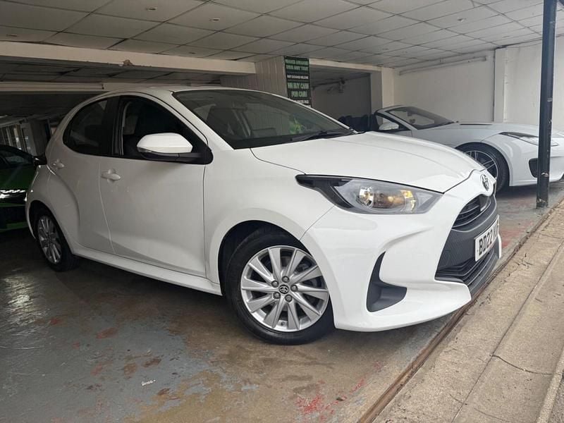 White Used 2022 Toyota Yaris Hybrid Hatchback | £11,990 (Good price) - Image 1/4