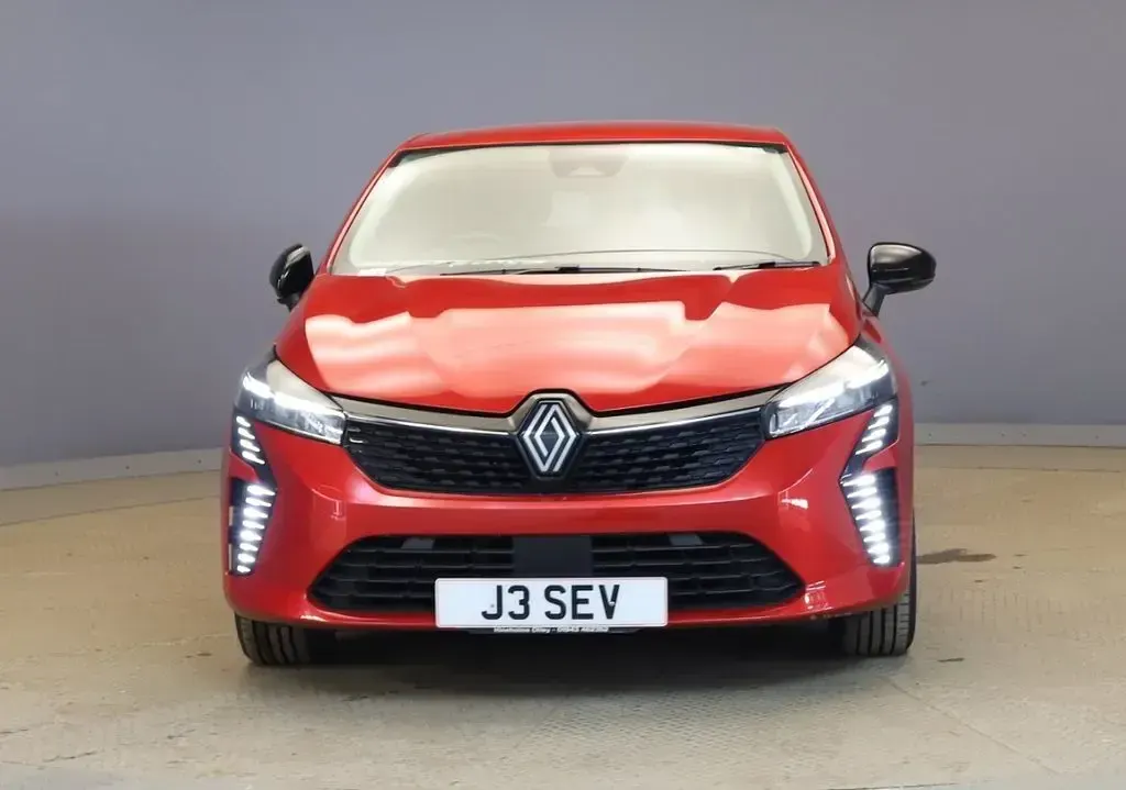 Used Renault Clio V Evolution 2024 Red Hatchback
