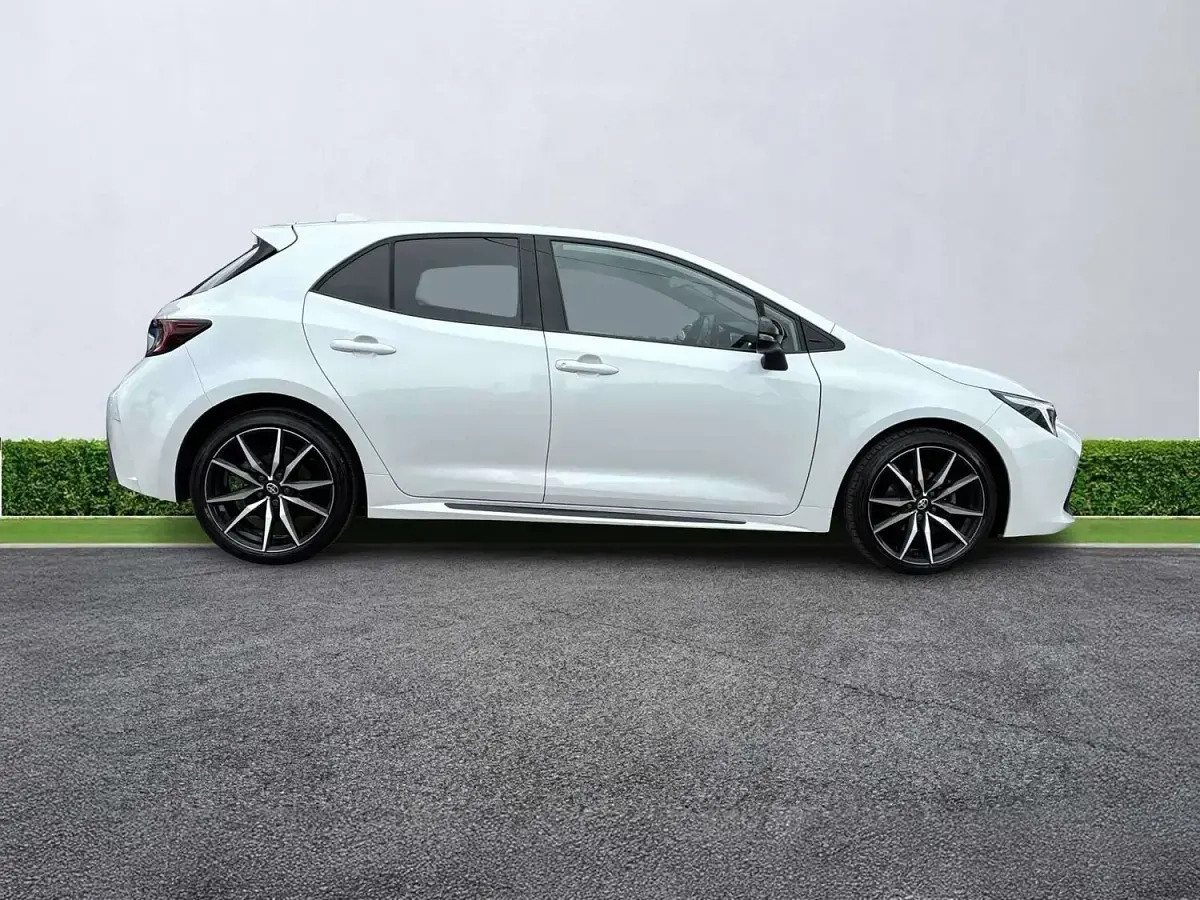 Used Toyota Corolla Sport 140 HP (102 kW) 2023 White Hatchback