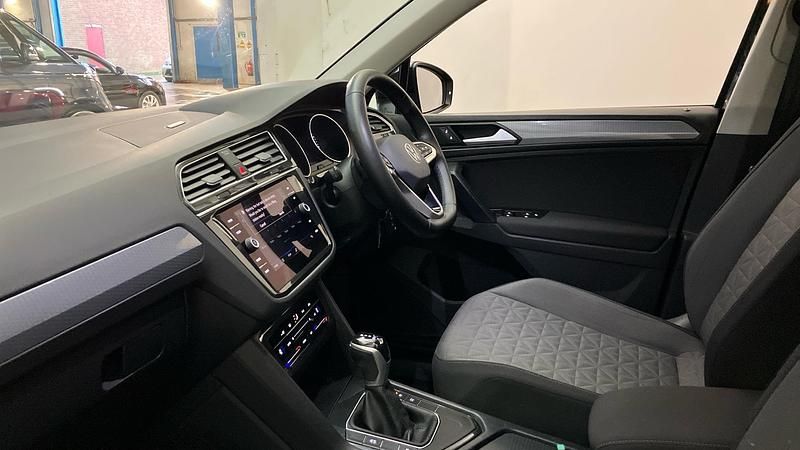 Used VW Tiguan Life 150 HP (110 kW) 2020 Black SUV
