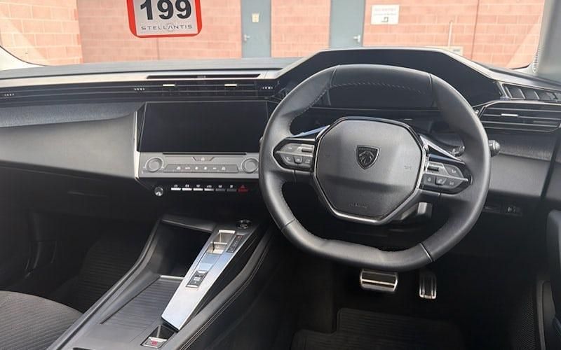 Used Peugeot 308 Active Premium 131 HP (96 kW) 2023 Hatchback