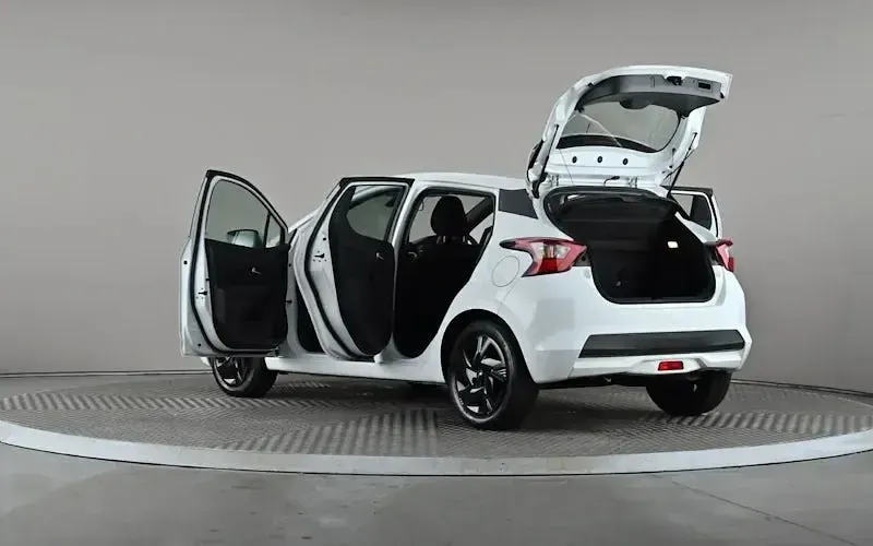 Used Nissan Micra Acenta 92 HP (67 kW) 2022 White Hatchback