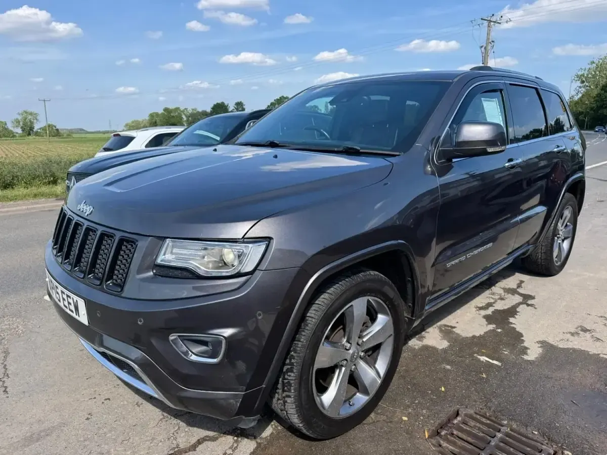 Usado Jeep Grand Cherokee Overland 243 CV (178 kW) 2015 Gris SUV