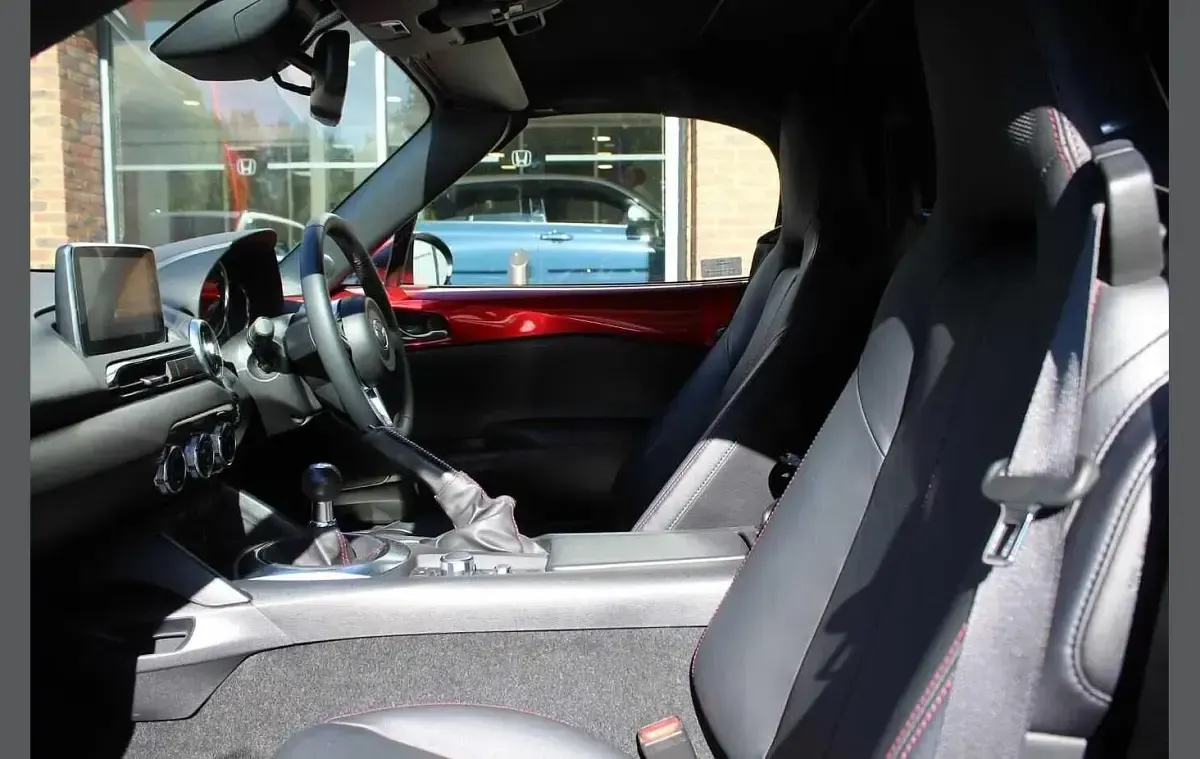 Używany Mazda MX5 Inclusive 158 KM (116 kW) 2018 Czerwony Kabriolet