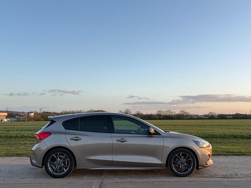 Used Ford Focus ST-Line 125 HP (91 kW) 2019 Silver Hatchback