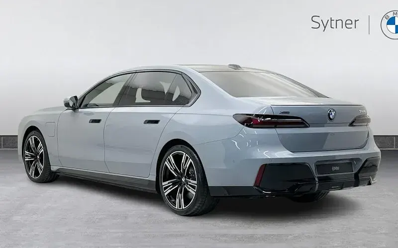 New BMW 750e M Sport 489 HP (359 kW) 2026 Sedan