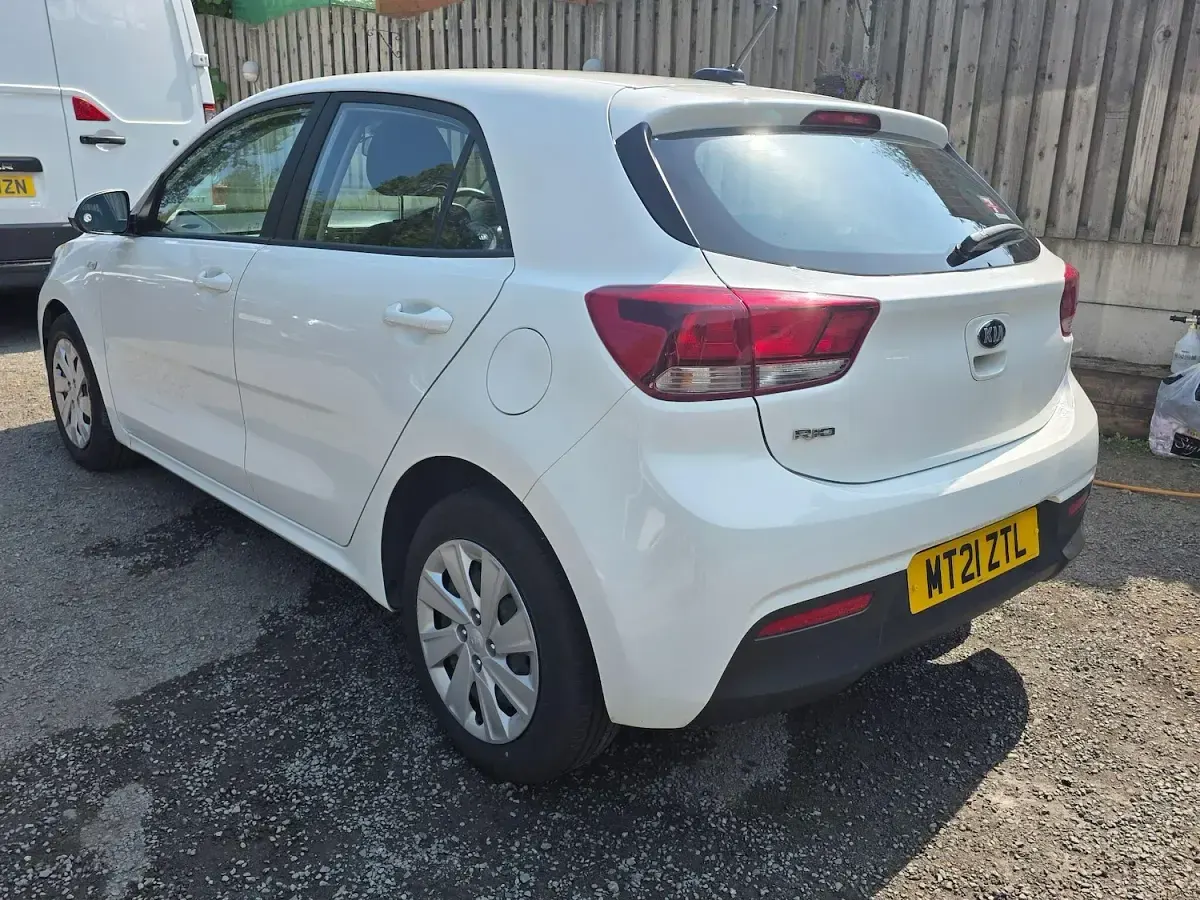 Used Kia Rio 84 HP (61 kW) 2021 White Hatchback