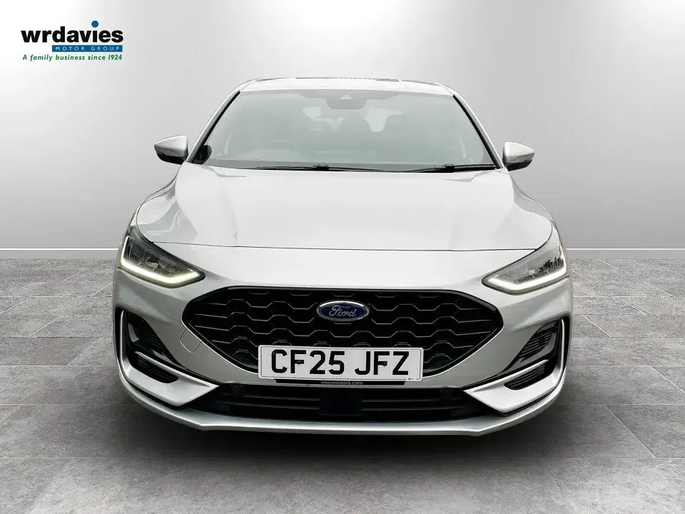 Used Ford Focus ST-Line X 125 HP (91 kW) 2025 Silver Hatchback