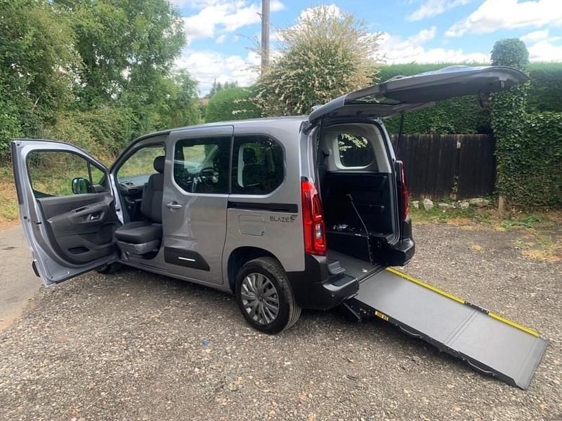 Grey Used 2024 Citroën Berlingo MPV | £22,995 - Image 1/4