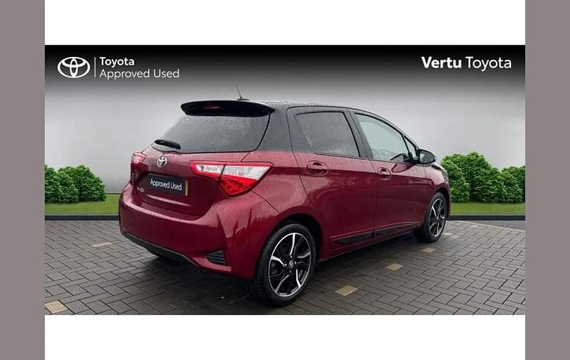 Used Toyota Yaris 111 HP (81 kW) 2017 Red Hatchback