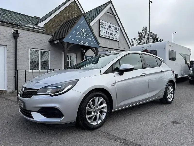 Used Vauxhall Astra Business Edition 103 HP (75 kW) 2020 Silver Hatchback