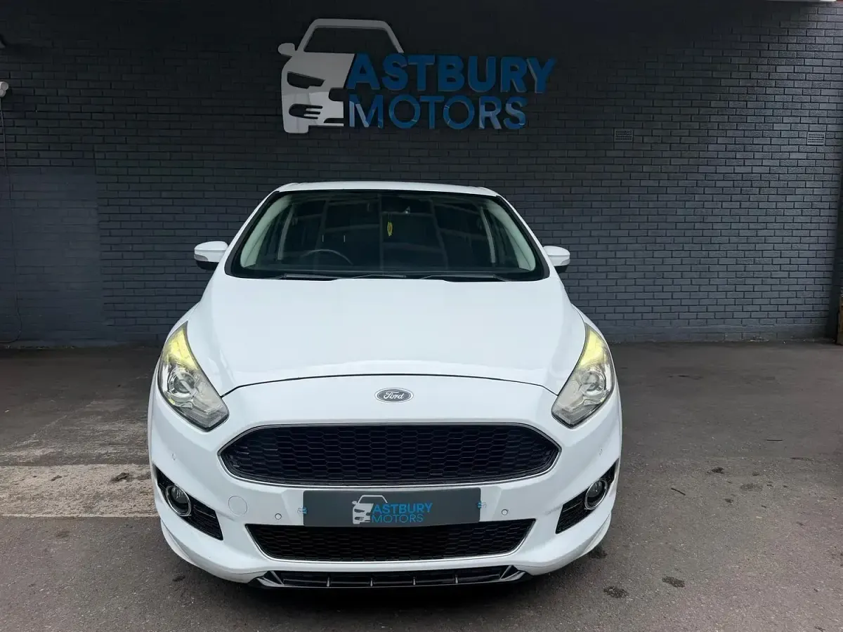 Used Ford S-MAX Sport 2017 White MPV