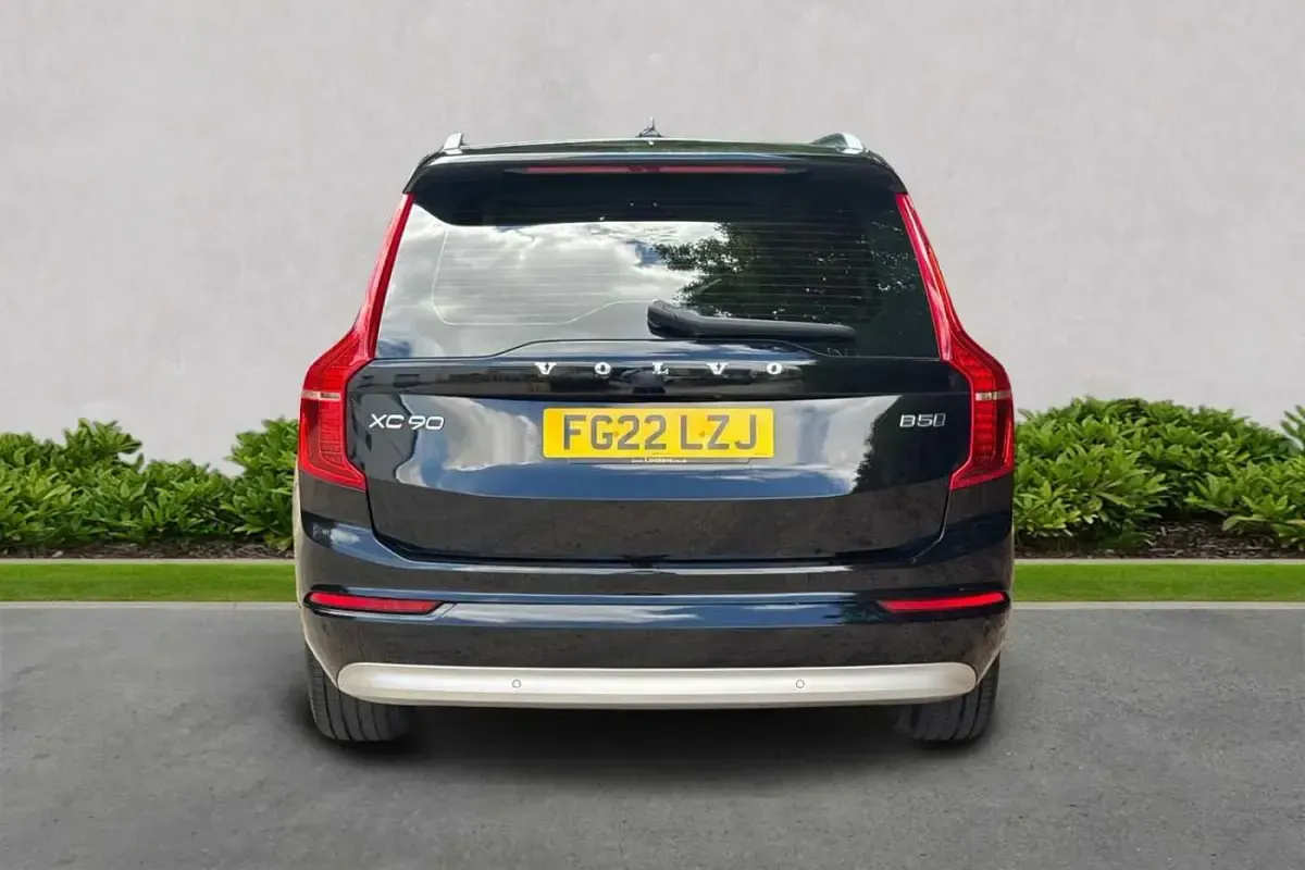 Used Volvo XC90 Momentum 235 HP (172 kW) 2022 SUV