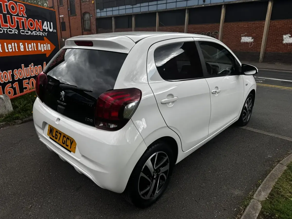 Used Peugeot 108 Allure 82 HP (60 kW) 2017 White Hatchback
