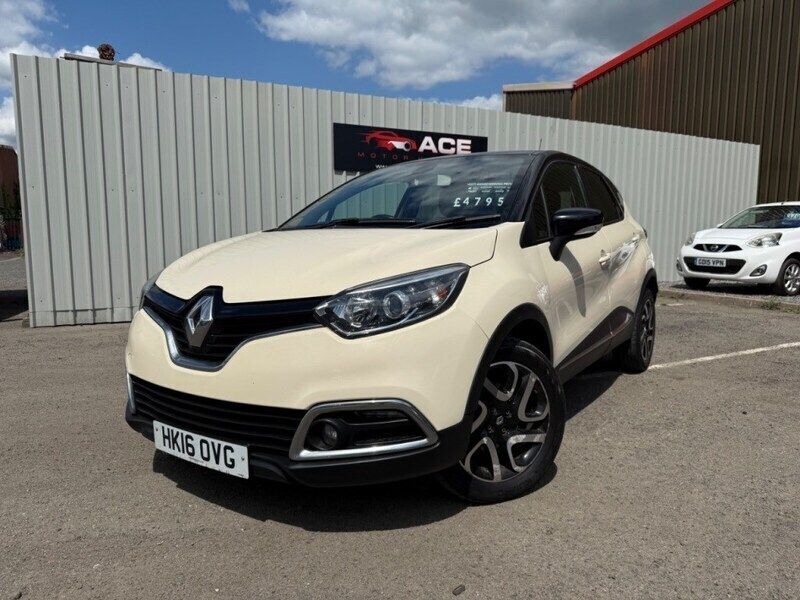 Cream black Used 2016 Renault Captur Dynamique SUV | £4,795 (Fair price) - Image 1/4