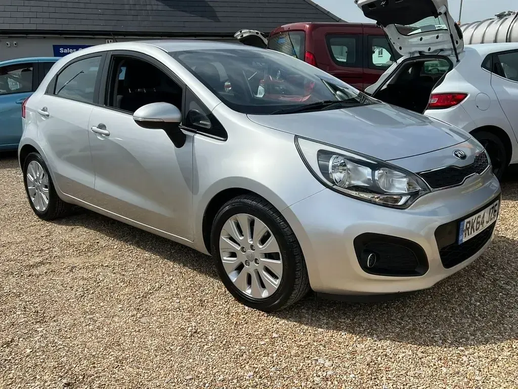 Used Kia Rio 109 HP (80 kW) 2014 Silver Hatchback
