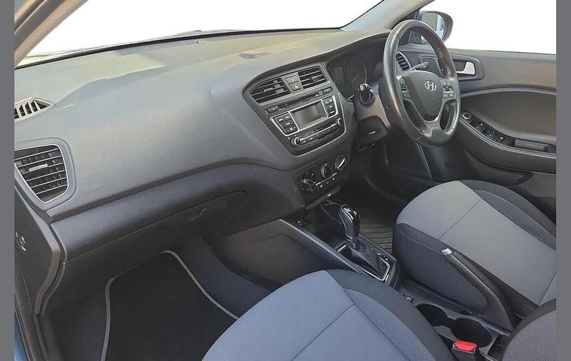 Used Hyundai i20 SE 100 HP (73 kW) 2018 Blue Hatchback