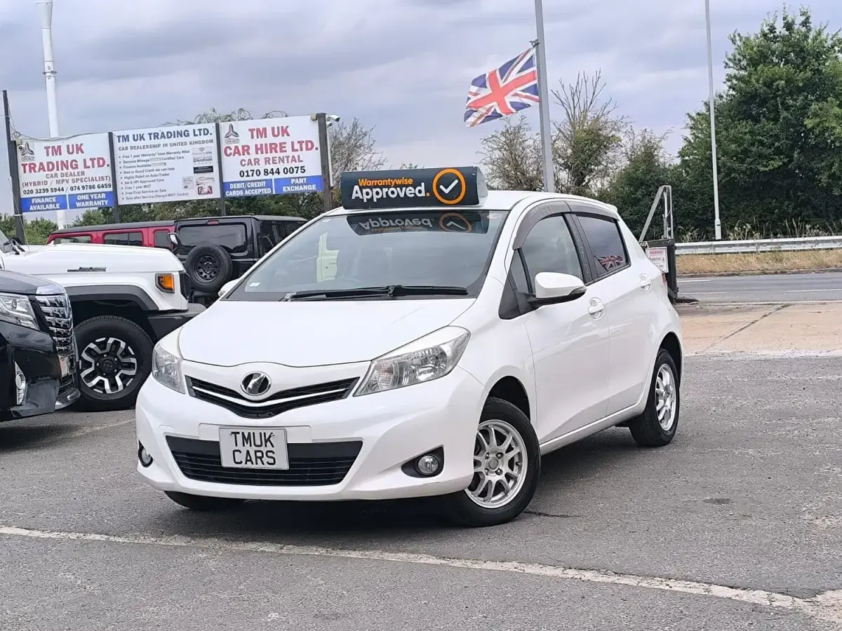 Used Toyota Yaris 2011 Pearl white Hatchback