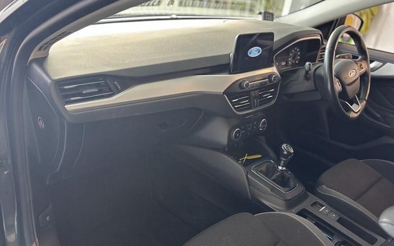 Used Ford Focus Zetec 95 HP (69 kW) 2019 Grey Estate