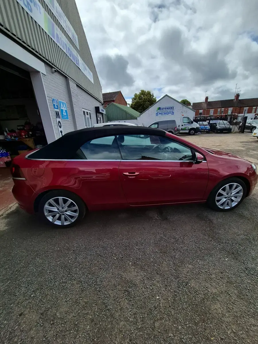 Used VW Golf Cabriolet SE 105 HP (77 kW) 2012 Red Cabriolet