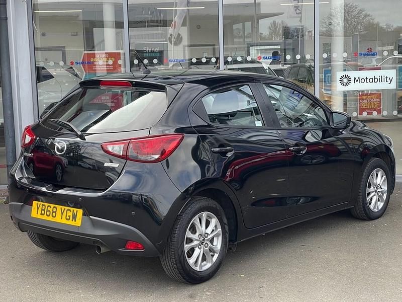 Begagnad Mazda 2 2018 Svart Halvkombi