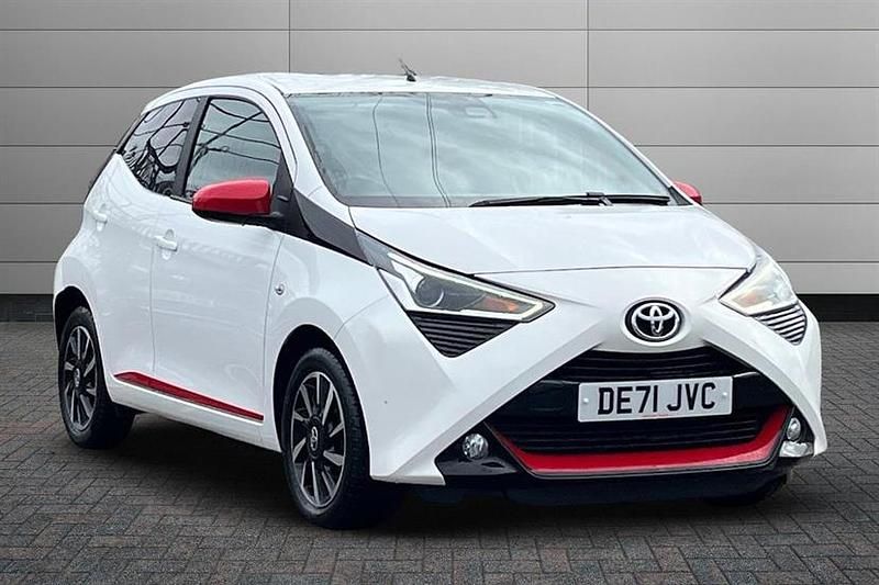 White Used 2021 Toyota Aygo Trend Hatchback | £10,950 (Fair price) - Image 1/4