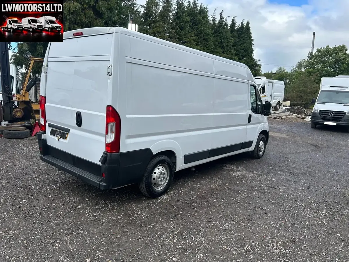 Used Peugeot Boxer Premium 140 HP (102 kW) 2023 White Van