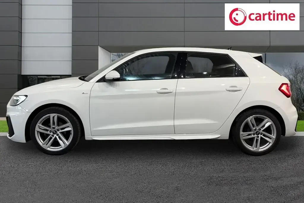 Used Audi A1 Sportback S-Line 95 HP (69 kW) 2022 White Hatchback