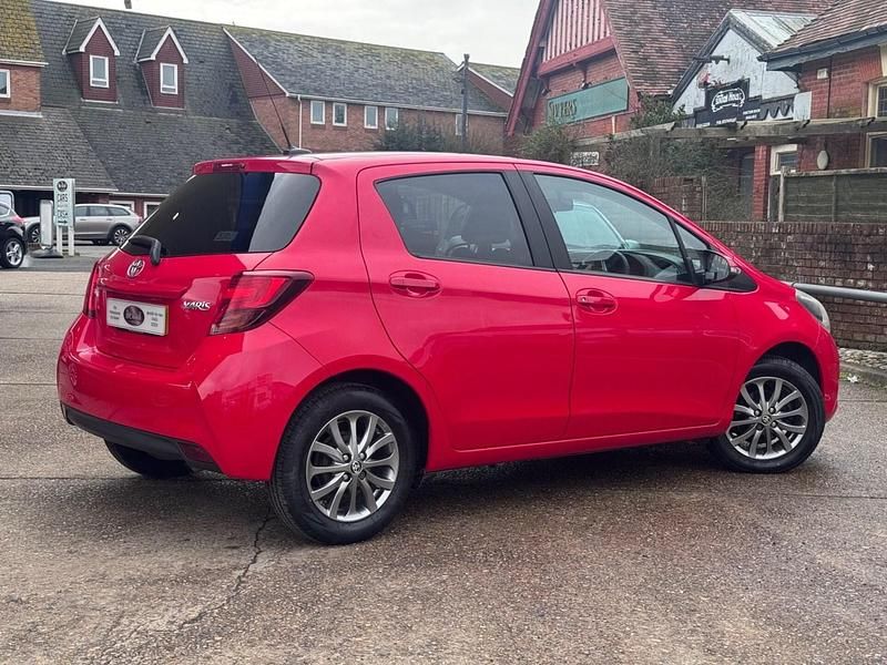Used Toyota Yaris 2016 Red Hatchback