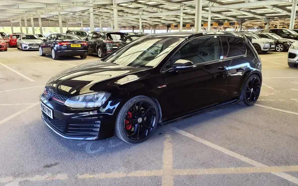 Begagnad VW Golf VII GTI 2016 Svart Halvkombi