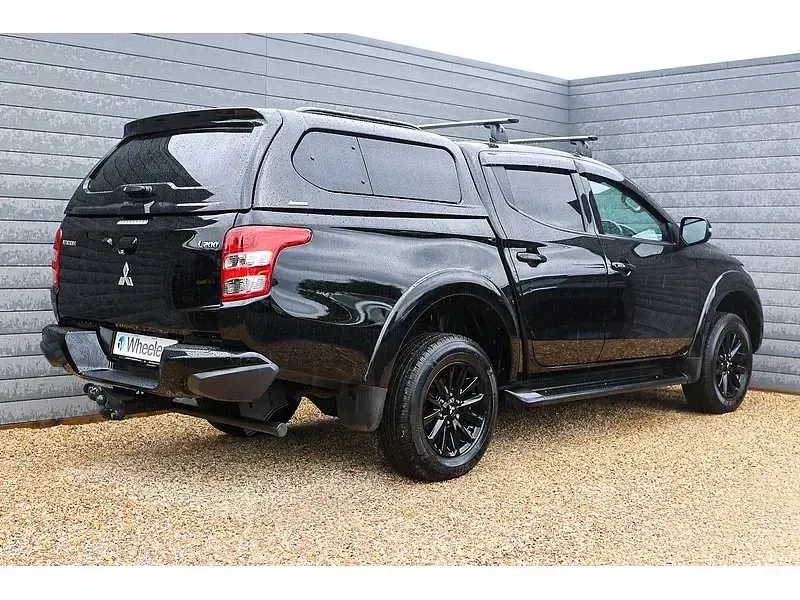 Used Mitsubishi L200 181 HP (133 kW) 2019 Black Pickup