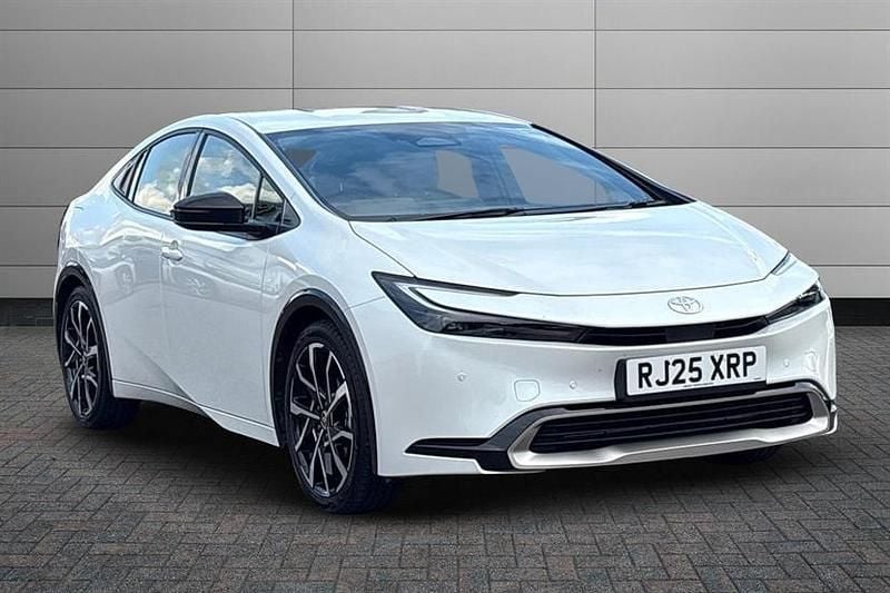White New 2025 Toyota Prius Hatchback | £34,995 (Super price) - Image 1/3