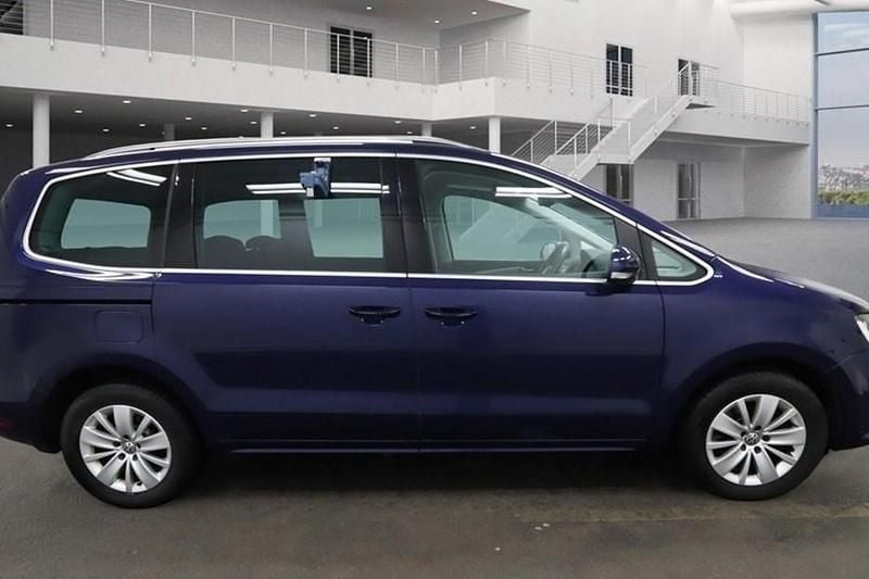 Night blue Used 2017 VW Sharan SE MPV | £14,475 (Fair price) - Image 1/1