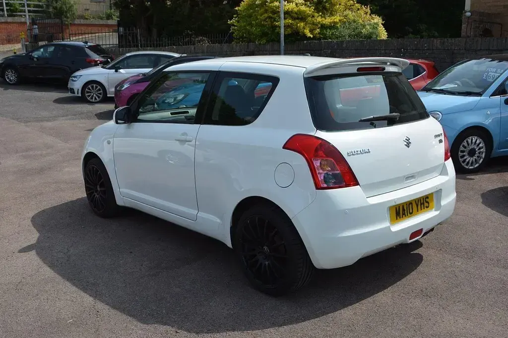 Begagnad Suzuki Swift SZ3 92 HK (67 kW) 2010 Vit Halvkombi