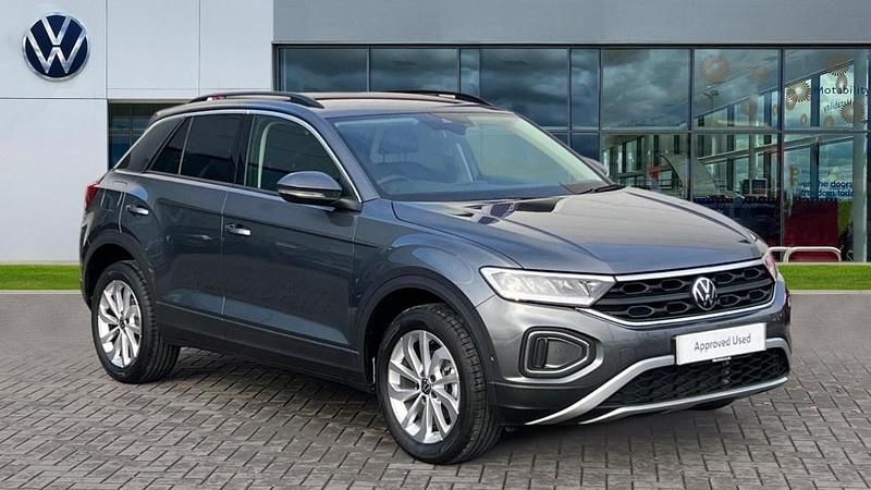 Indium grey metallic Used 2025 VW T-Roc Match SUV | £22,338 (Fair price) - Image 1/4
