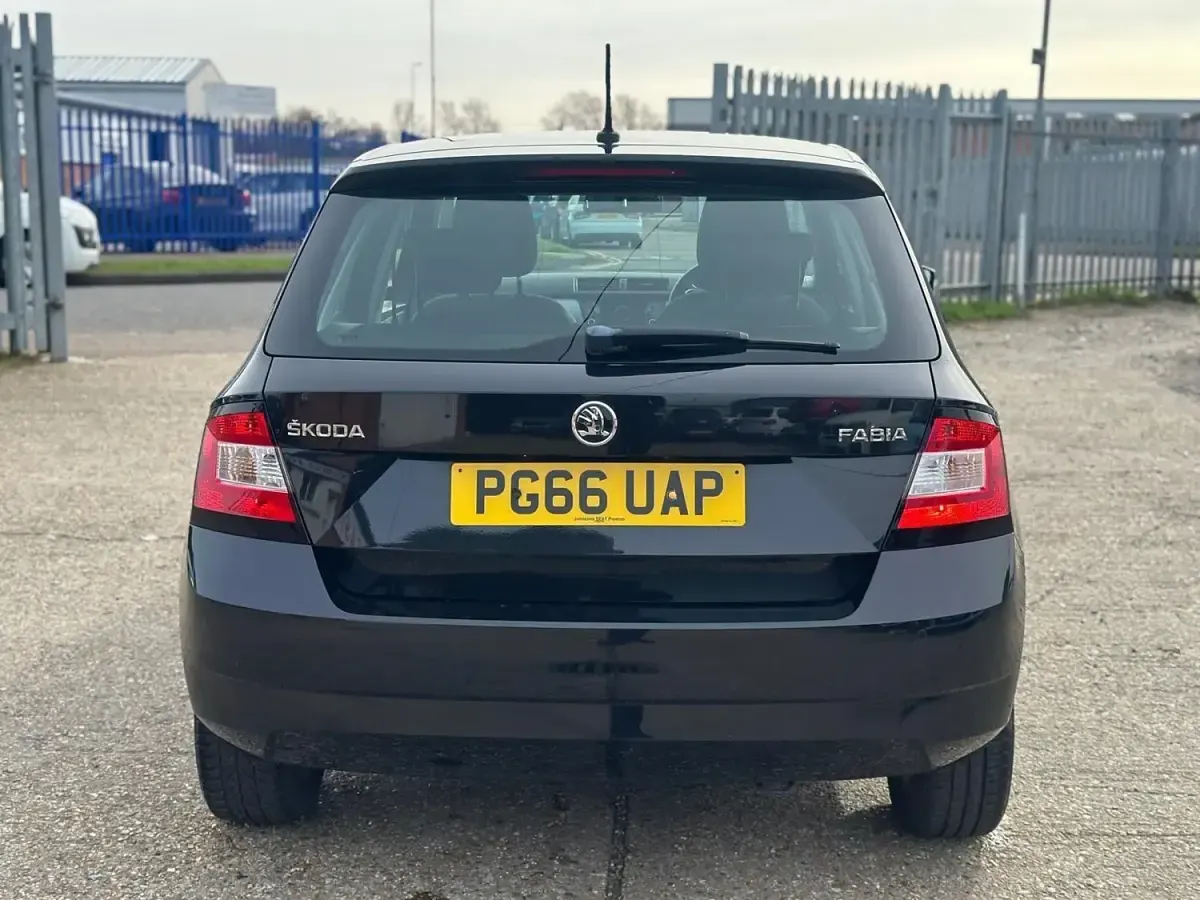 Used Skoda Fabia SE 90 HP (66 kW) 2017 Black Hatchback